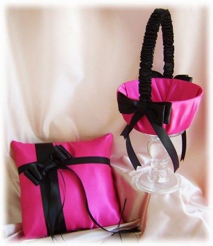 coussin alliance mariage, coussin satin alliance, coussin alliance satin fushia, coussin alliance fushia et noir, accessoire mariage fushia et noir , pannier a fleur fushia et noir 